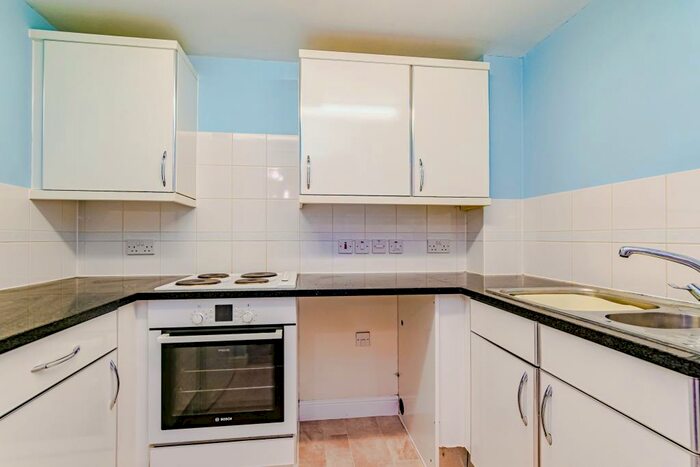 1 Bedroom Flat For Sale In Dene Court, Stafford Road, Caterham, CR3
