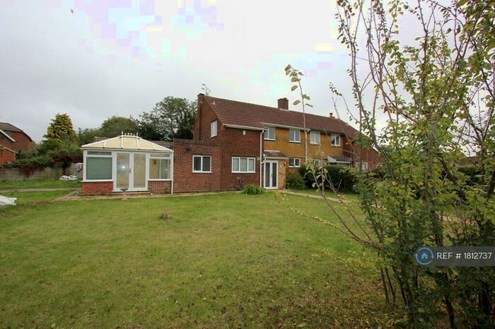 3 Bedroom Semi-Detached House To Rent In Compton Close, Earley, Reading, RG6
