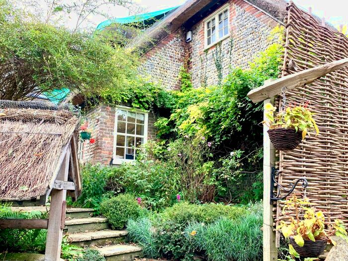 4 Bedroom Cottage To Rent In Brookpit Lane, Climping, Littlehampton, West Sussex, BN17