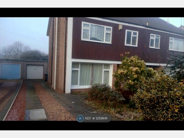 4 Bedroom Semi-Detached House To Rent In Iain Road, Bearsden, Glasgow G61