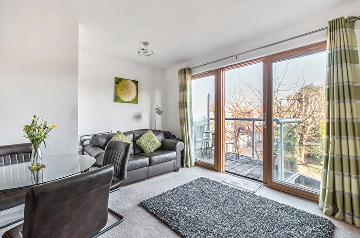 1 Bedroom Flat For Sale In Addiscombe Grove, Croydon, CR0
