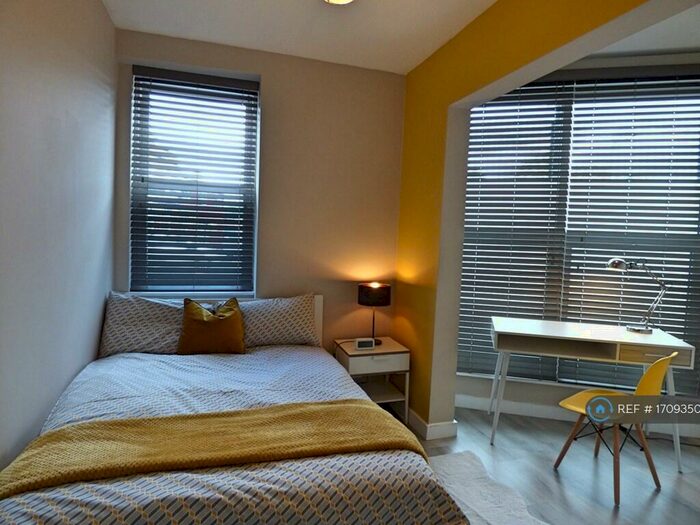 1 Bedroom Flat To Rent In Cavalier House, Stockport, SK2