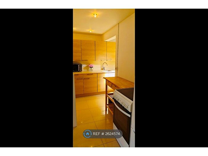 1 Bedroom Flat To Rent In Flower Lane, Mill Hill, NW7