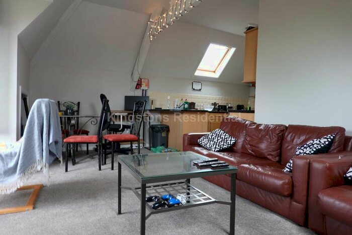 3 Bedroom Flat To Rent In Cyncoed Road, Cyncoed, CF23