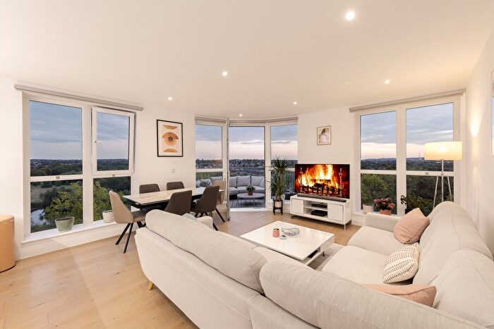 3 Bedroom Flat For Sale In Grayston House, Astell Road London, SE3