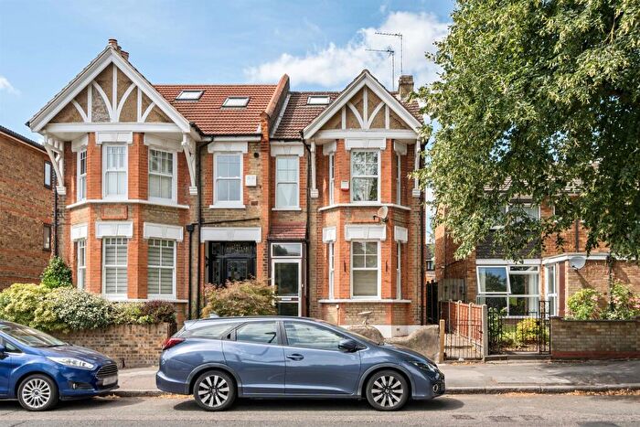 5 Bedroom Semi-Detached House For Sale In Chase Side, Enfield, EN2