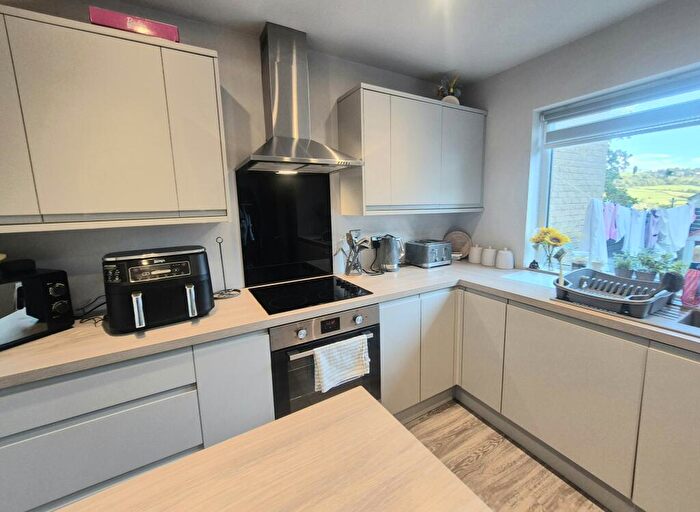 2 Bedroom House To Rent In Railes Close, Luddendenfoot, Halifax, HX2