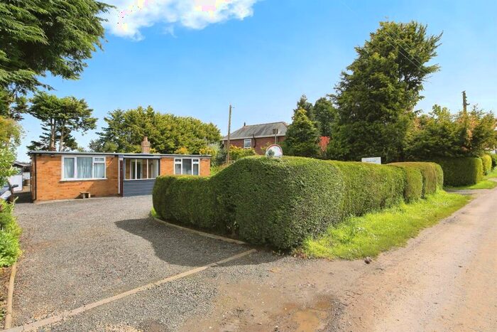 2 Bedroom Detached Bungalow For Sale In Broad Drove, Gosberton Clough, Spalding, PE11