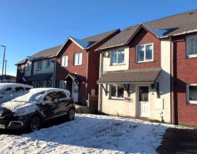 3 Bedroom Semi Detached House For Sale In Y Gerddi, Blaenplwyf, SY23