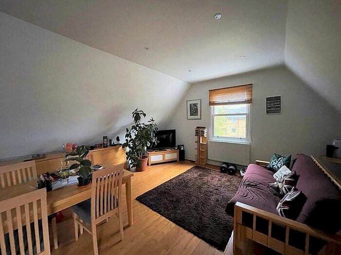 1 Bedroom Flat To Rent In Flat, Sanderstead Road, CR2