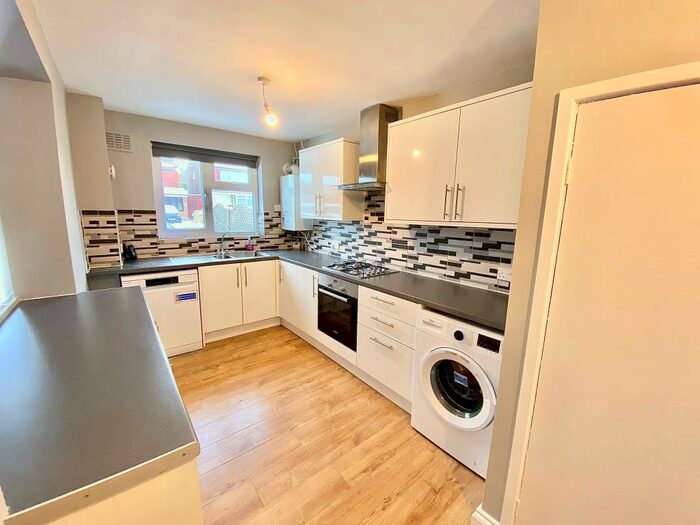3 Bedroom House To Rent In Stevens Way, Chigwell, IG7