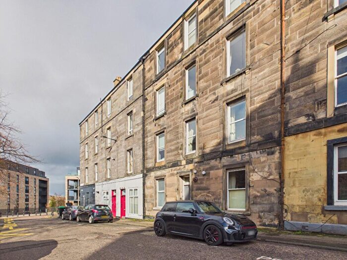 2 Bedroom Flat To Rent In West Montgomery Place, Hillside, Edinburgh, EH7