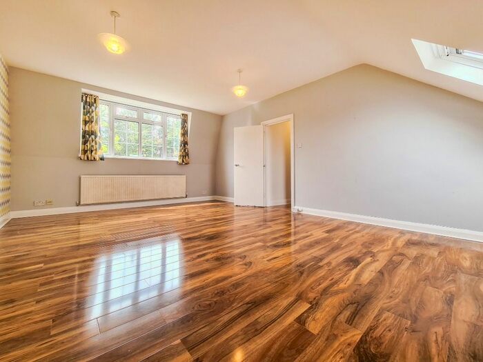 2 Bedroom Flat To Rent In Sunny Gardens Road, Hendon, London, NW4