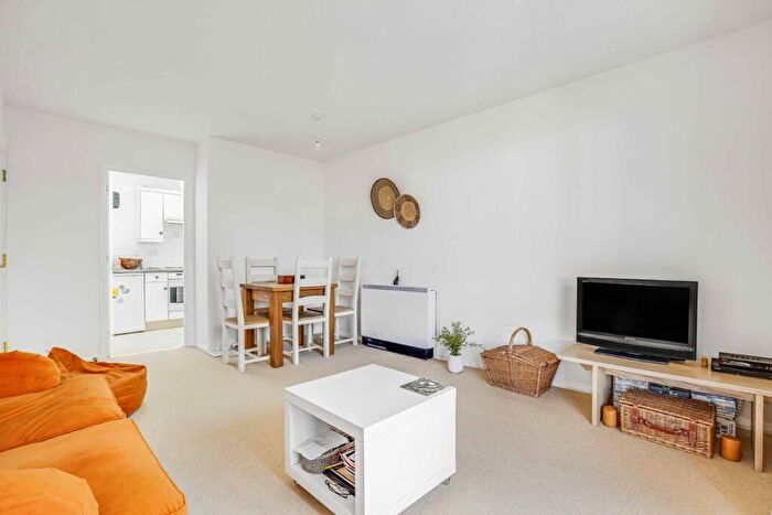 2 Bedroom Flat To Rent In Winterburn Close, Winterburn Close, N11