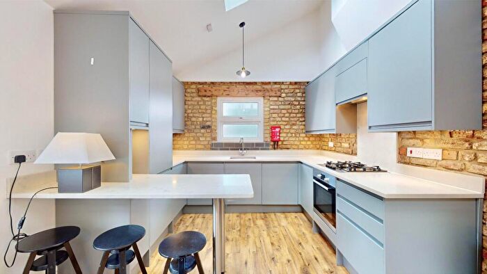 3 Bedroom Flat To Rent In Hoe Street, Walthamstow, E17