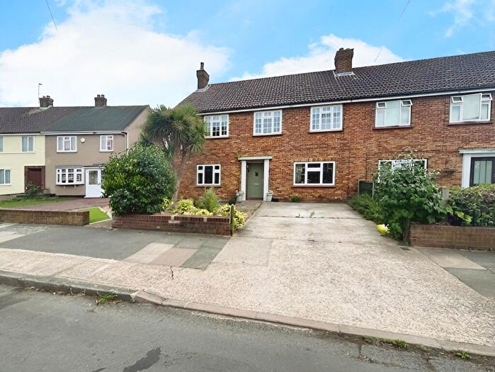 2 Bedroom Flat To Rent In Ambleside Avenue, Hornchurch, RM12