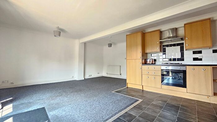3 Bedroom Flat To Rent In Mounts Road, Greenhithe, DA9