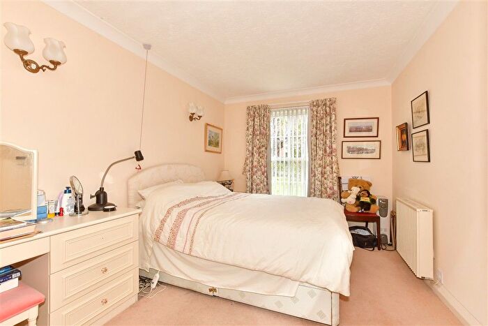 1 Bedroom Flat For Sale In Station Road West, Canterbury, Kent, CT2