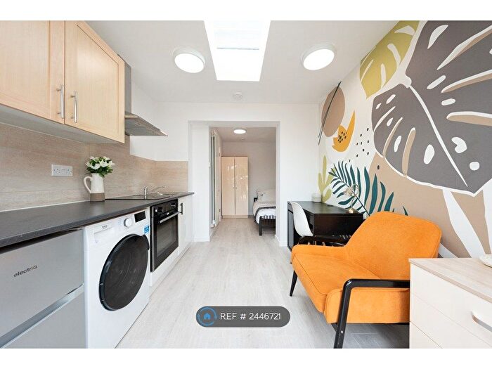 Studio To Rent In Kings Hedges Road, Cambridge, CB4