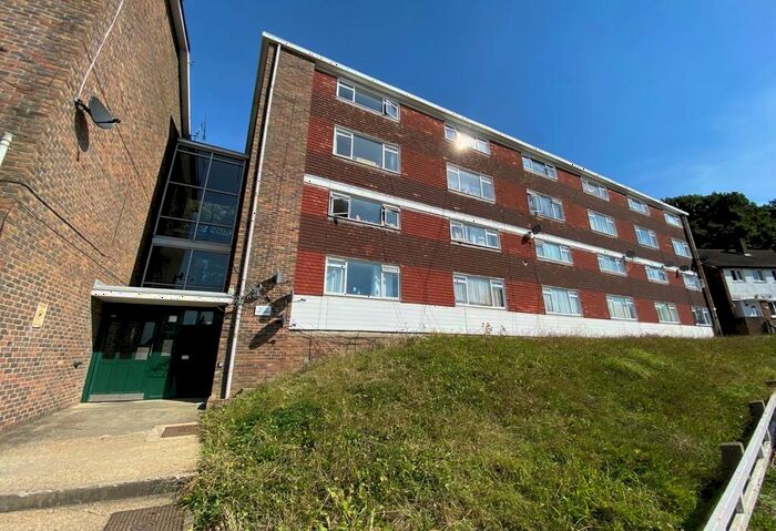 2 Bedroom Maisonette To Rent In The Lawns, London, SE19