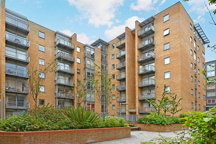 1 Bedroom Apartment To Rent In Moore House, Canary Wharf, E14