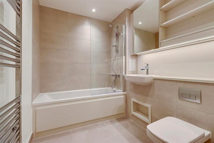 2 Bedroom Apartment To Rent In Herne Hill Road, London, SE24
