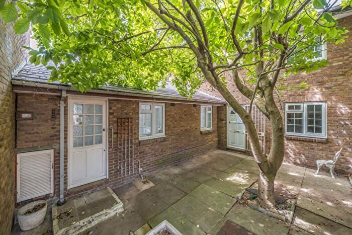 2 Bedroom House To Rent In Rum Close, Wapping, E1W