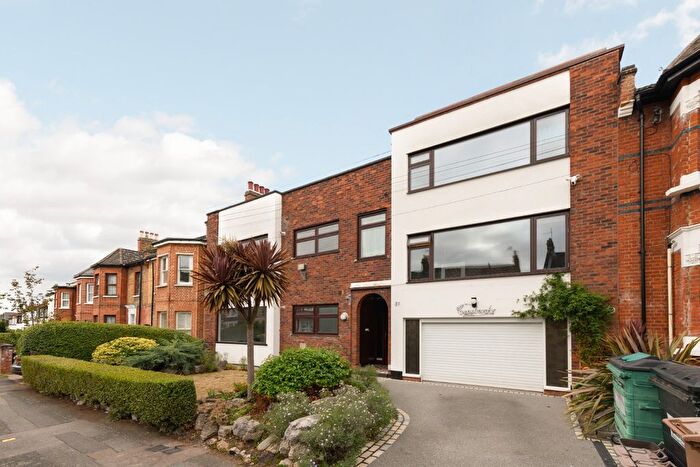 Studio For Sale In Forest Drive West, Leytonstone, London, E11