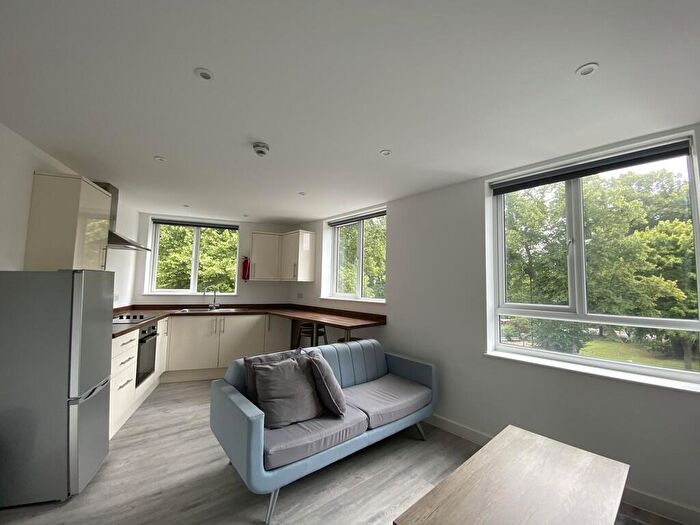 3 Bedroom Apartment To Rent In Pound Tree Road, SO14