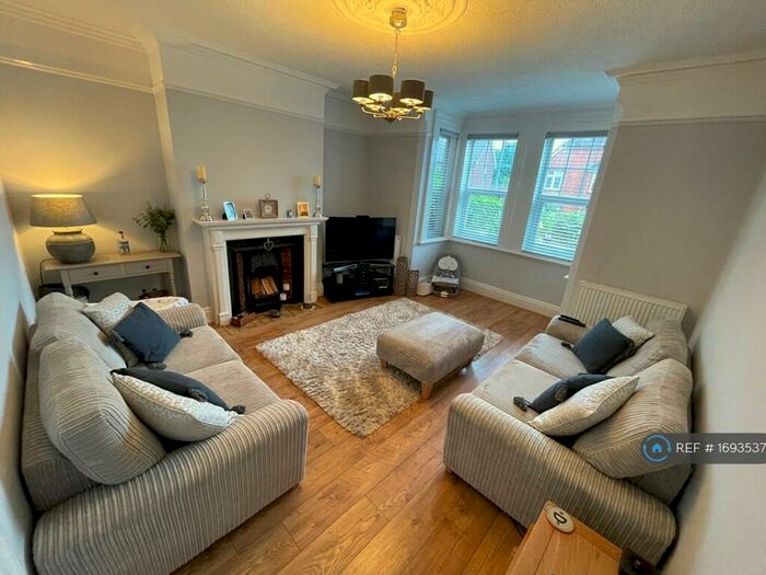 2 Bedroom Maisonette To Rent In Hale Road, Farnham, GU9