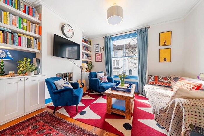 3 Bedroom Flat For Sale In Dalyell Road, SW9
