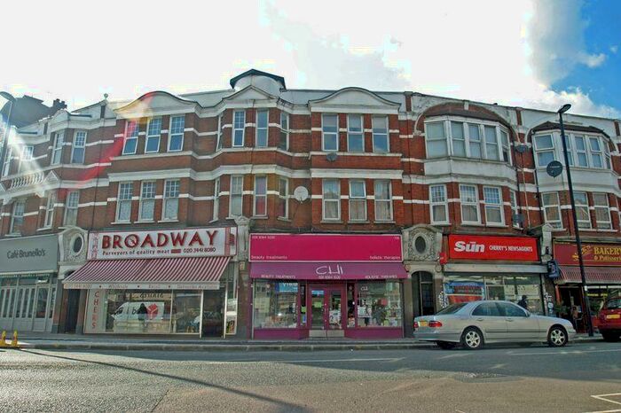 3 Bedroom Flat To Rent In Winchmore Hill, N21