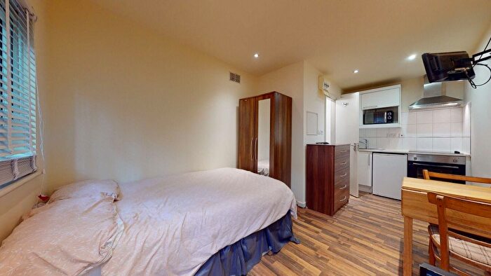 Studio To Rent In Chatsworth Road, London, NW2