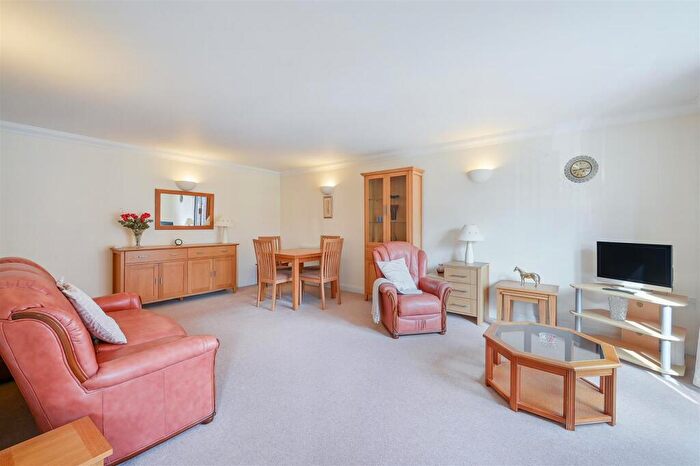 2 Bedroom Apartment For Sale In Wingfield Court, Banstead, SM7