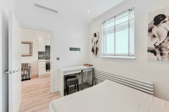1 Bedroom Flat To Rent In High Road, Wood Green, London, , Turnpike Lane, London, N22