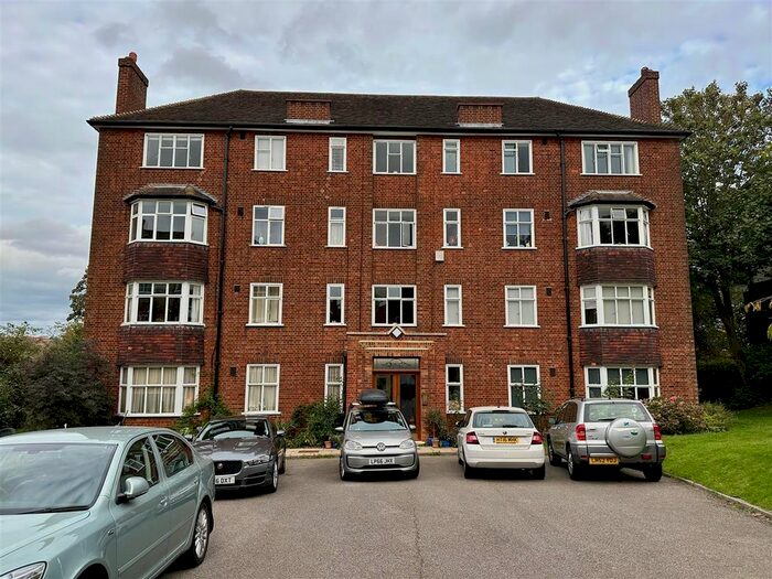 2 Bedroom Flat To Rent In Haslemere Road, London, N8