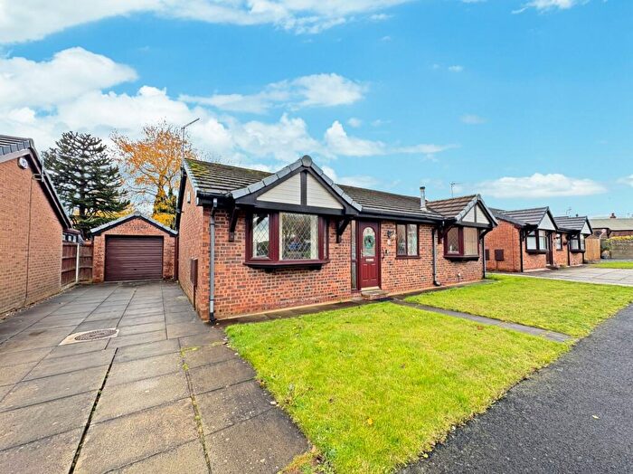3 Bedroom Detached Bungalow For Sale In The Hoskers, Westhoughton, BL5