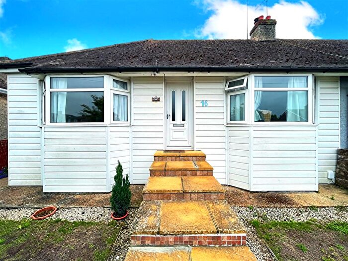 3 Bedroom Bungalow To Rent In Busticle Lane, Sompting, Lancing, BN15