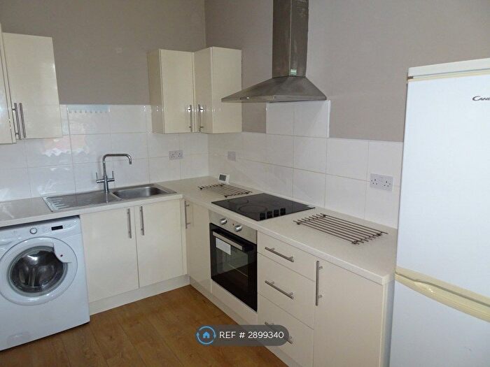 1 Bedroom Flat To Rent In Portland Crescent, Manchester, M13