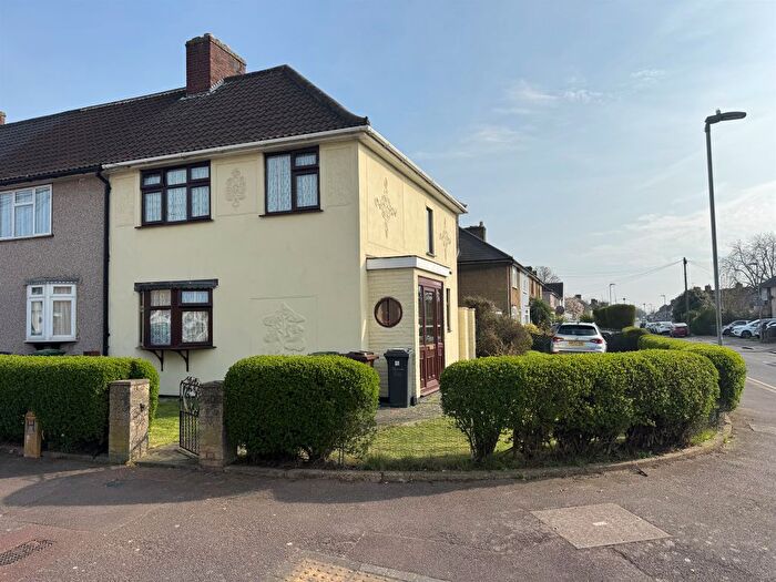 3 Bedroom Semi Detached House For Sale In Sheppey Road, Dagenham, RM9