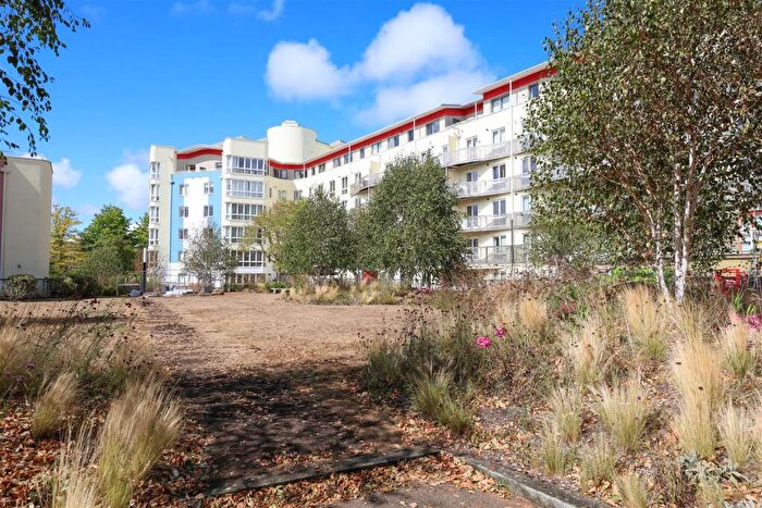 2 Bedroom Apartment For Sale In The Crescent, Hannover Quay, Bristol, BS1