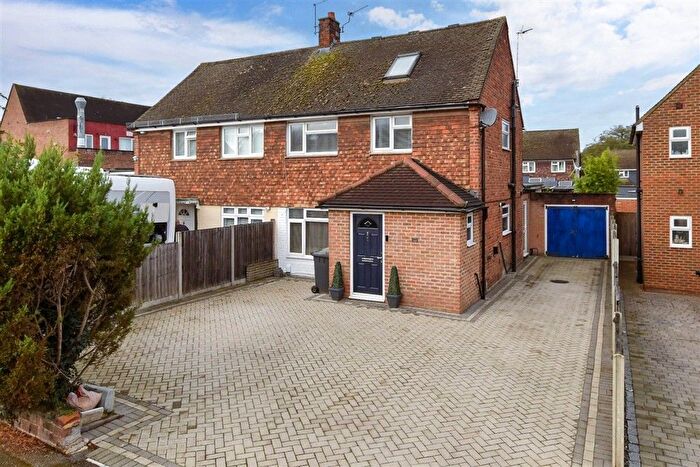 4 Bedroom Semi-Detached House For Sale In Rowan Close, Aylesford, Kent, ME20