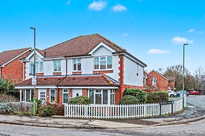 3 Bedroom Semi Detached House For Sale In Cricket Road, Oxford, OX4