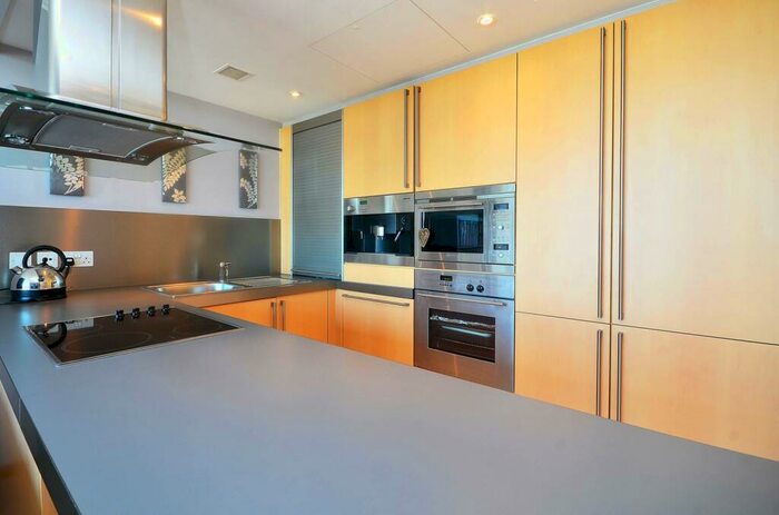 1 Bedroom Flat To Rent In West India Quay, Canary Wharf, London, E14