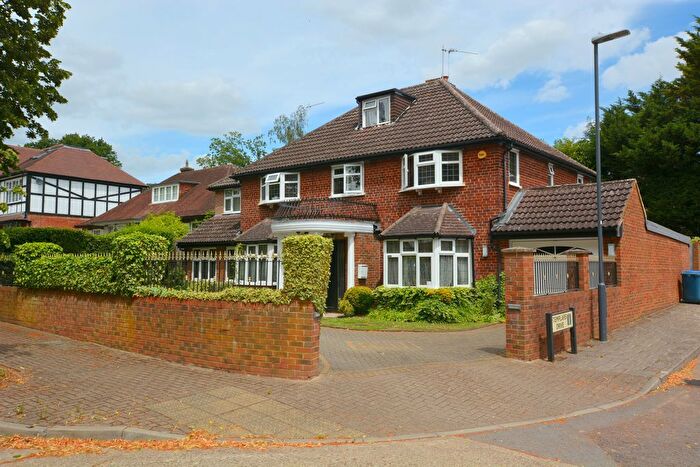 5 Bedroom Detached House For Sale In Bellfield Avenue, Harrow Weald, HA3