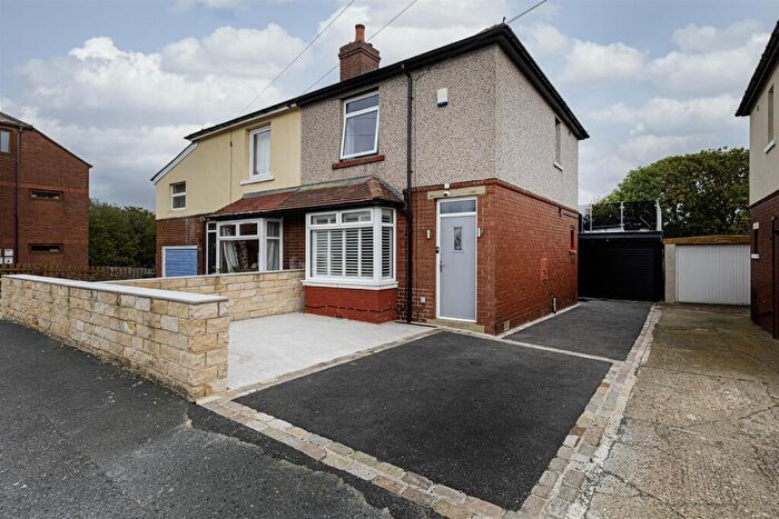 2 Bedroom Semi Detached House For Sale In Stanley Road, Ainley Top, Huddersfield, HD3