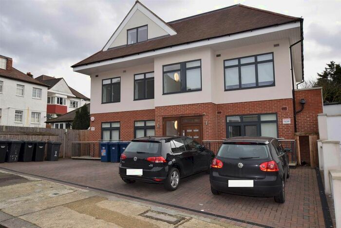 2 Bedroom Flat To Rent In Graham Road, Hendon, NW4