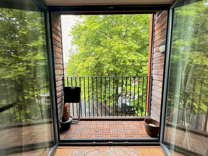 2 Bedroom Flat To Rent In Textilis House, SK1