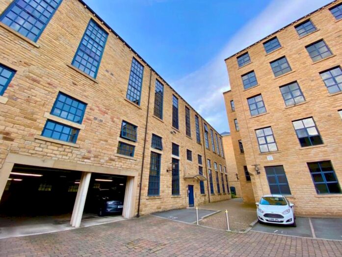 2 Bedroom Apartment To Rent In Firth Street, Huddersfield, HD1