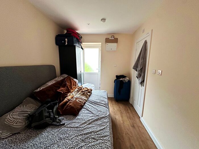 Studio To Rent In Trinity Road, Southall, UB1